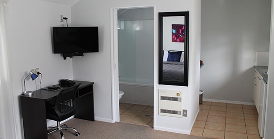 workstation with lamp and clock radio with USB